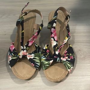 Tropical wedges